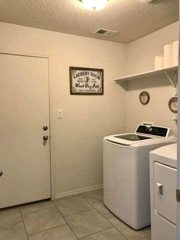 5805 Colfax Place NE, Rio Rancho, NM 87144