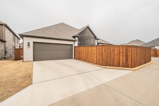 1000 Goldenrod Drive, Crowley, TX 76036