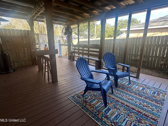 502 Russell Avenue, Ocean Springs, MS 39564