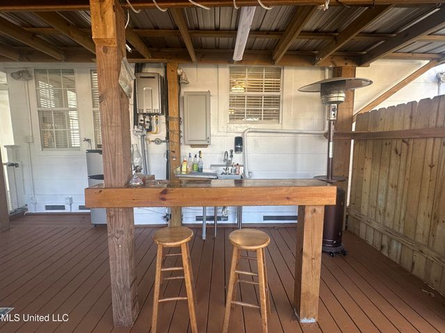 502 Russell Avenue, Ocean Springs, MS 39564