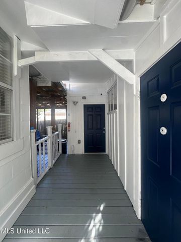 502 Russell Avenue, Ocean Springs, MS 39564