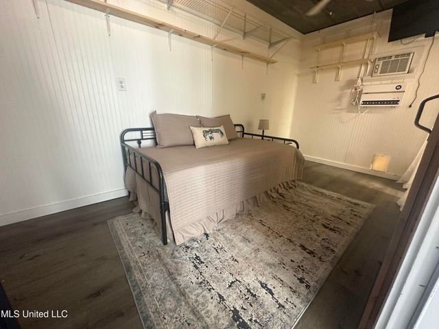 502 Russell Avenue, Ocean Springs, MS 39564