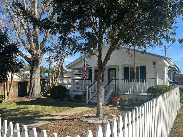 502 Russell Avenue, Ocean Springs, MS 39564