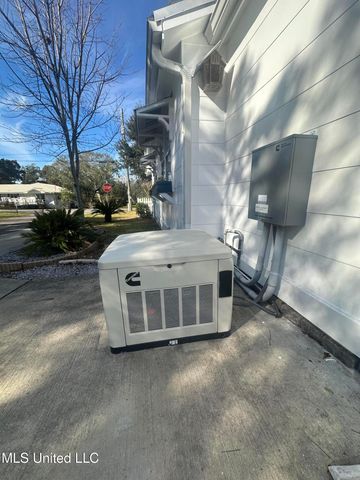 502 Russell Avenue, Ocean Springs, MS 39564