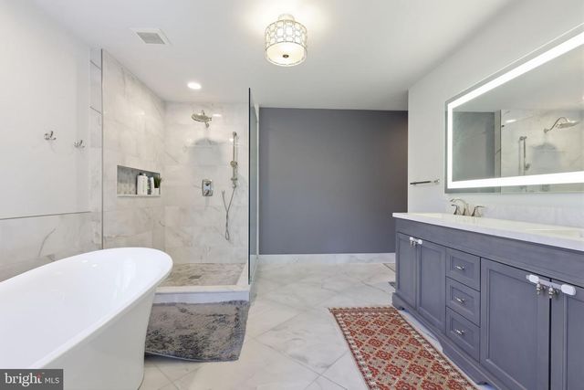 12 MANOR RD, Newtown, PA 18940
