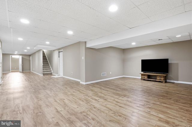 12 MANOR RD, Newtown, PA 18940