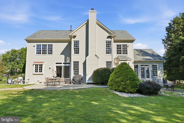 12 MANOR RD, Newtown, PA 18940