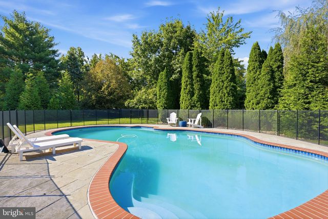 12 MANOR RD, Newtown, PA 18940