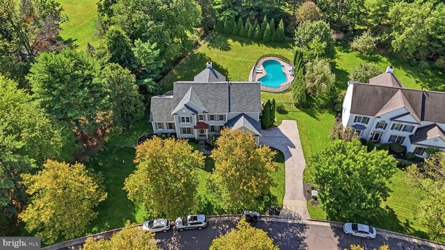 12 MANOR RD, Newtown, PA 18940