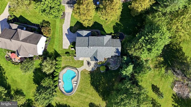 12 MANOR RD, Newtown, PA 18940
