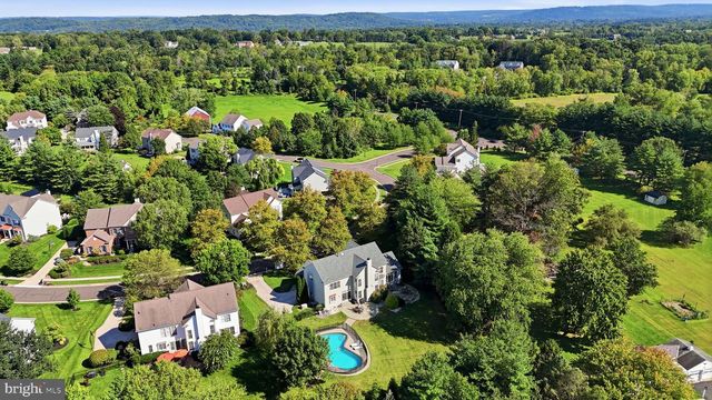 12 MANOR RD, Newtown, PA 18940