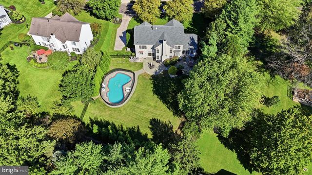 12 MANOR RD, Newtown, PA 18940