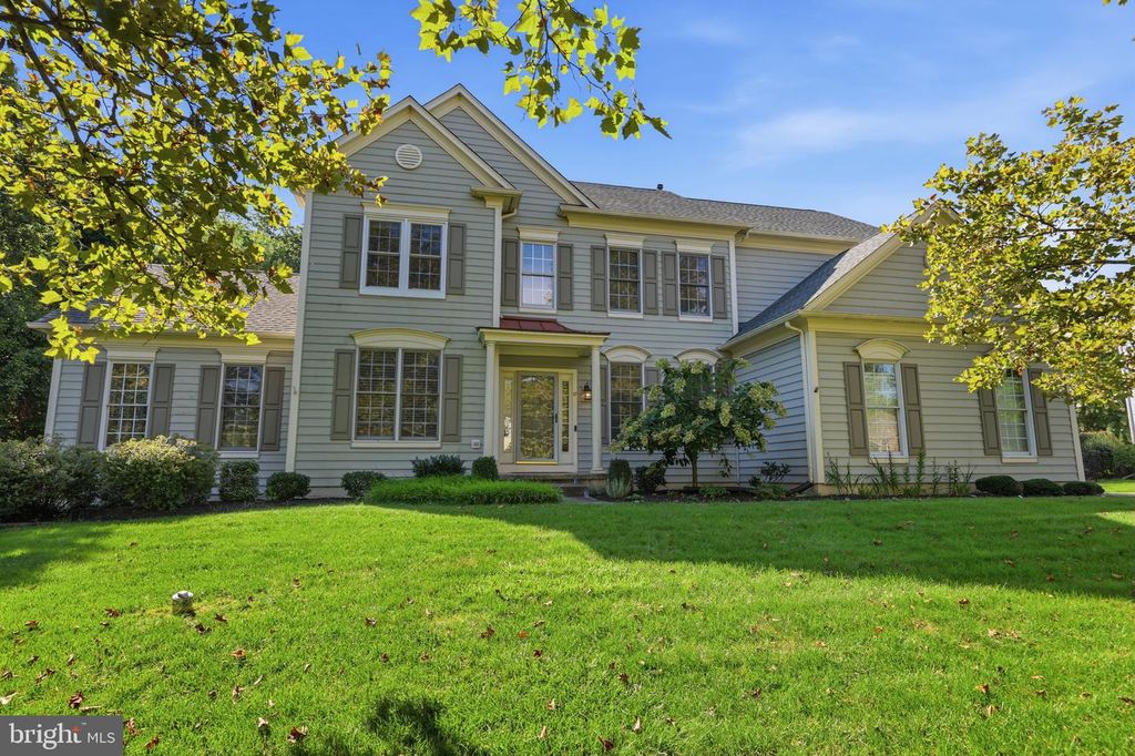 12 MANOR RD, Newtown, PA 18940