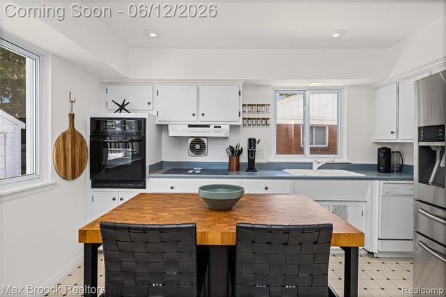 1918 Massoit Road, Royal Oak, MI 48073