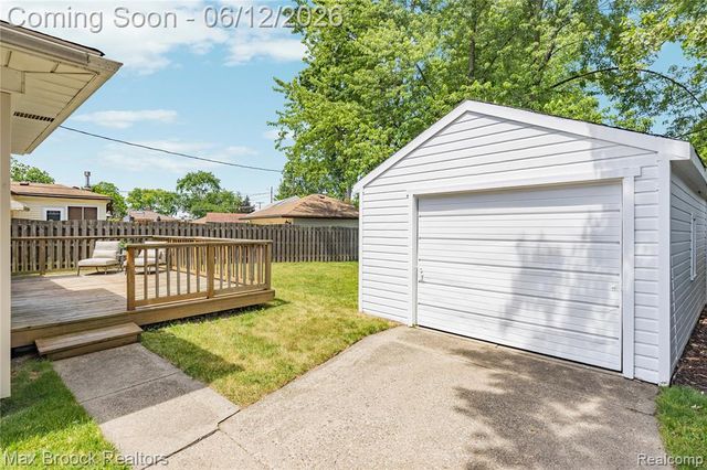 1918 Massoit Road, Royal Oak, MI 48073