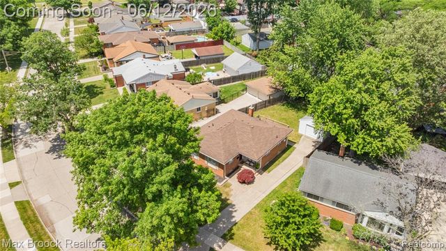 1918 Massoit Road, Royal Oak, MI 48073