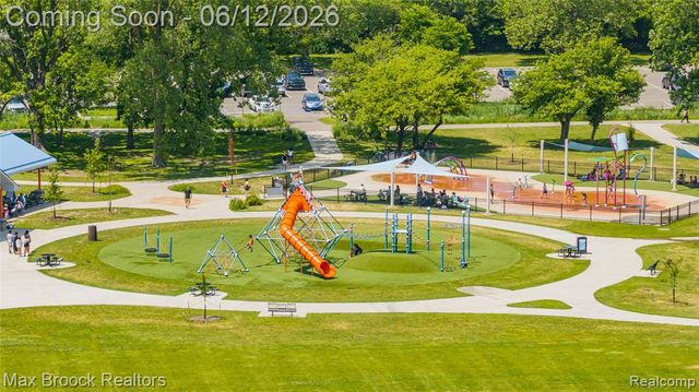 1918 Massoit Road, Royal Oak, MI 48073