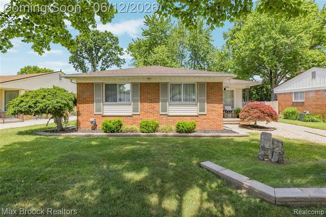 1918 Massoit Road, Royal Oak, MI 48073