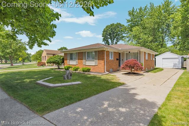 1918 Massoit Road, Royal Oak, MI 48073