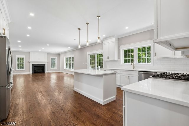 1 Lourdes Ct, Andover Twp., NJ 07860