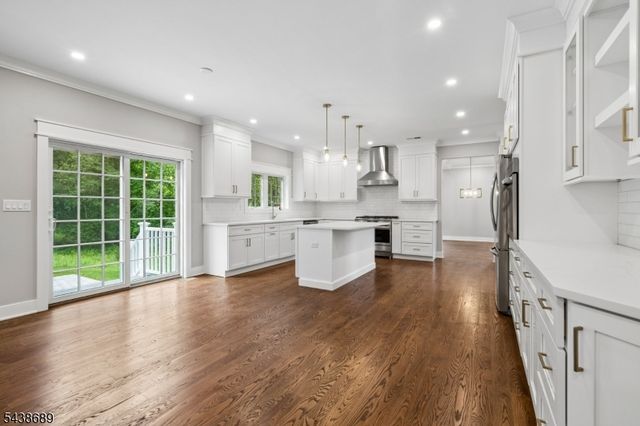 1 Lourdes Ct, Andover Twp., NJ 07860