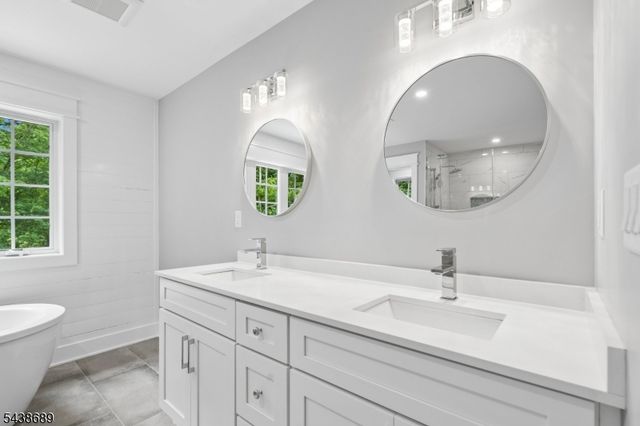 1 Lourdes Ct, Andover Twp., NJ 07860