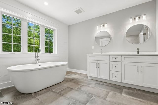 1 Lourdes Ct, Andover Twp., NJ 07860