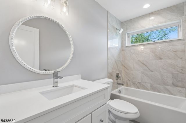 1 Lourdes Ct, Andover Twp., NJ 07860