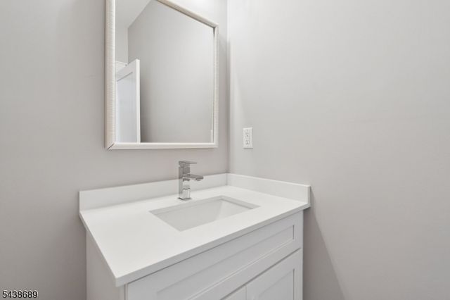 1 Lourdes Ct, Andover Twp., NJ 07860