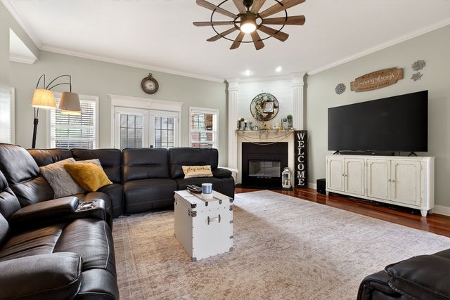 195 Stonegate Dr, Smithville, TN 37166