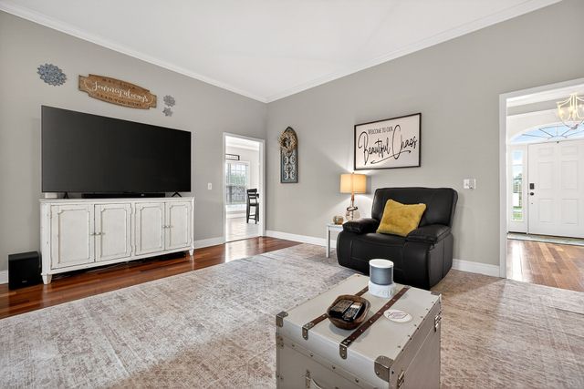 195 Stonegate Dr, Smithville, TN 37166