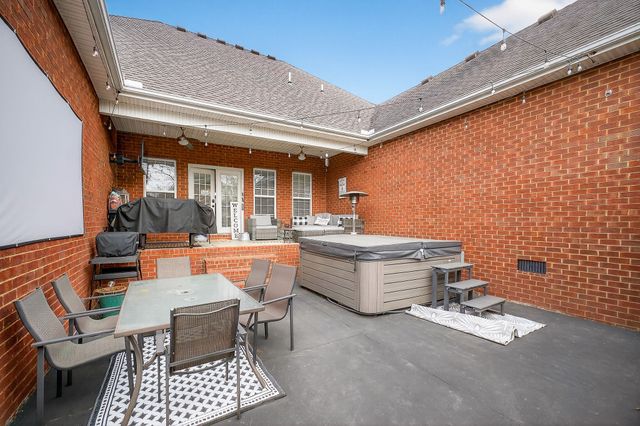 195 Stonegate Dr, Smithville, TN 37166