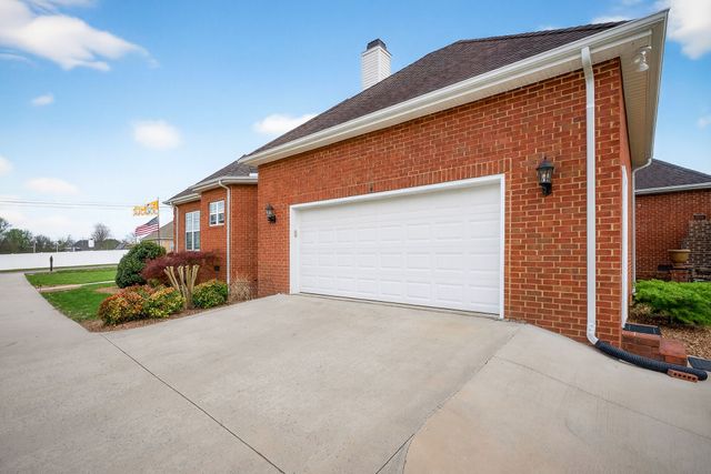195 Stonegate Dr, Smithville, TN 37166