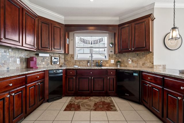 195 Stonegate Dr, Smithville, TN 37166