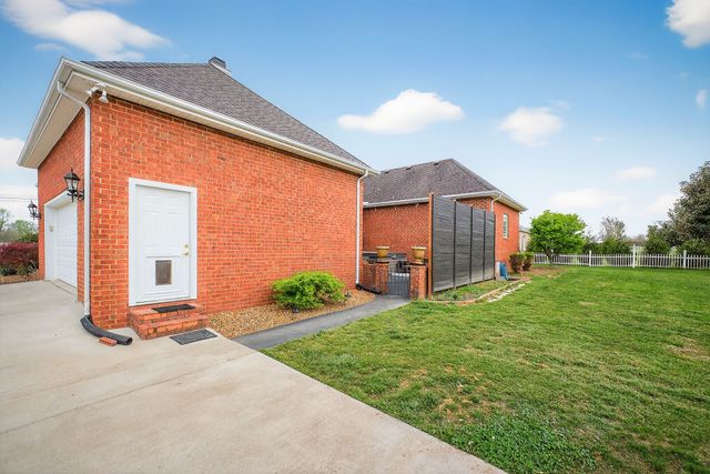 195 Stonegate Dr, Smithville, TN 37166