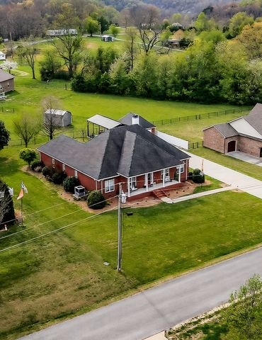 195 Stonegate Dr, Smithville, TN 37166