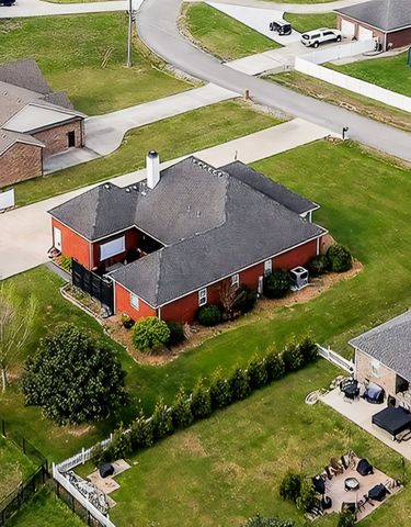 195 Stonegate Dr, Smithville, TN 37166