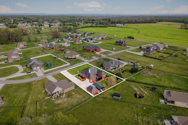 195 Stonegate Dr, Smithville, TN 37166