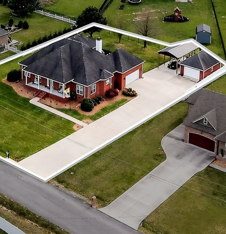 195 Stonegate Dr, Smithville, TN 37166