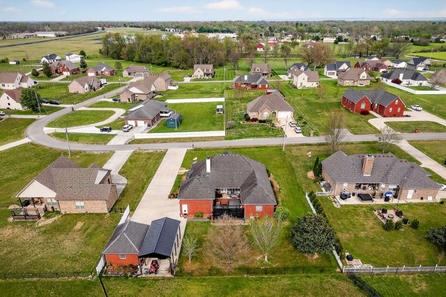 195 Stonegate Dr, Smithville, TN 37166