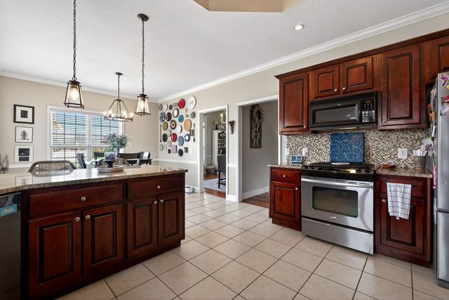 195 Stonegate Dr, Smithville, TN 37166