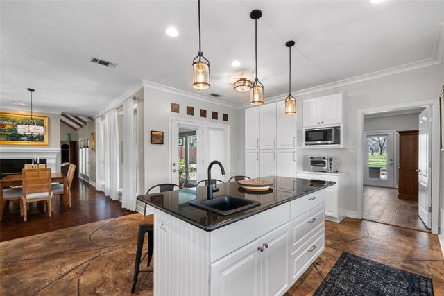 8903 Ravenswood Road, Granbury, TX 76049