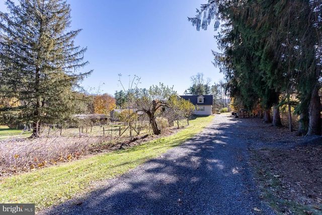 393 W AARON SQ, Aaronsburg, PA 16820