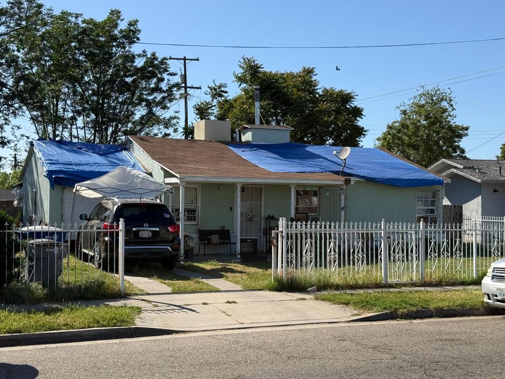 1517 N Millbrook, Fresno, CA 93703