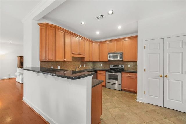 3071 Lenox Road NE 11, Atlanta, GA 30324
