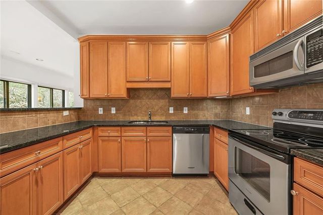 3071 Lenox Road NE 11, Atlanta, GA 30324
