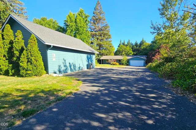 533 NW Midland Avenue, Grants Pass, OR 97526