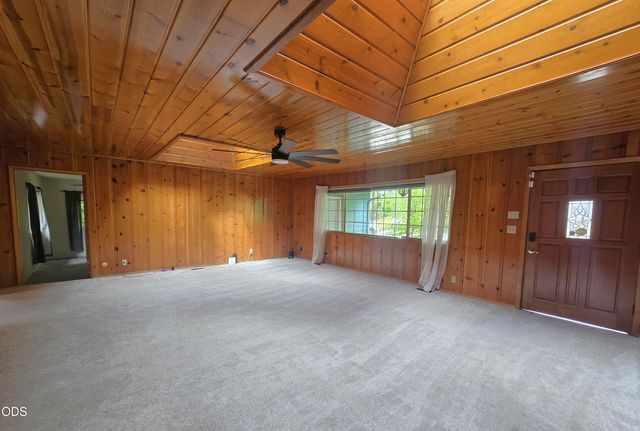 533 NW Midland Avenue, Grants Pass, OR 97526