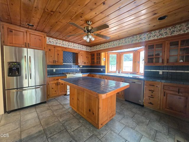 533 NW Midland Avenue, Grants Pass, OR 97526