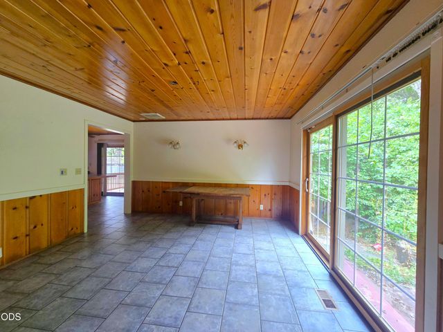 533 NW Midland Avenue, Grants Pass, OR 97526